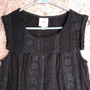 Knox Rose sleeveless embroidered dress